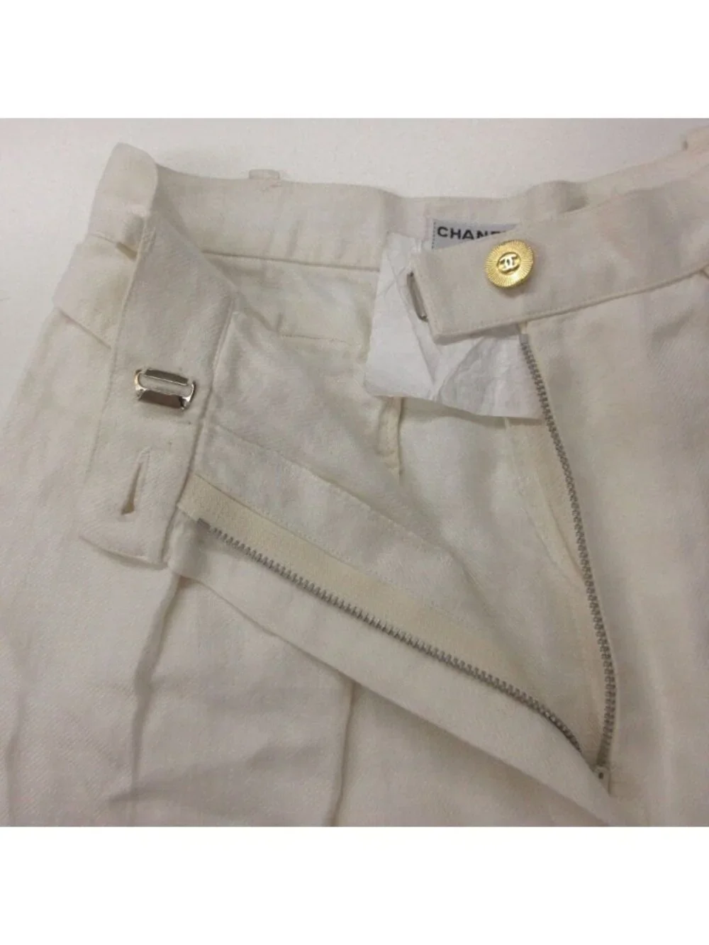 Chanel Shorts Linen 100% Gold Button CC Logo 2 Tuck White 24